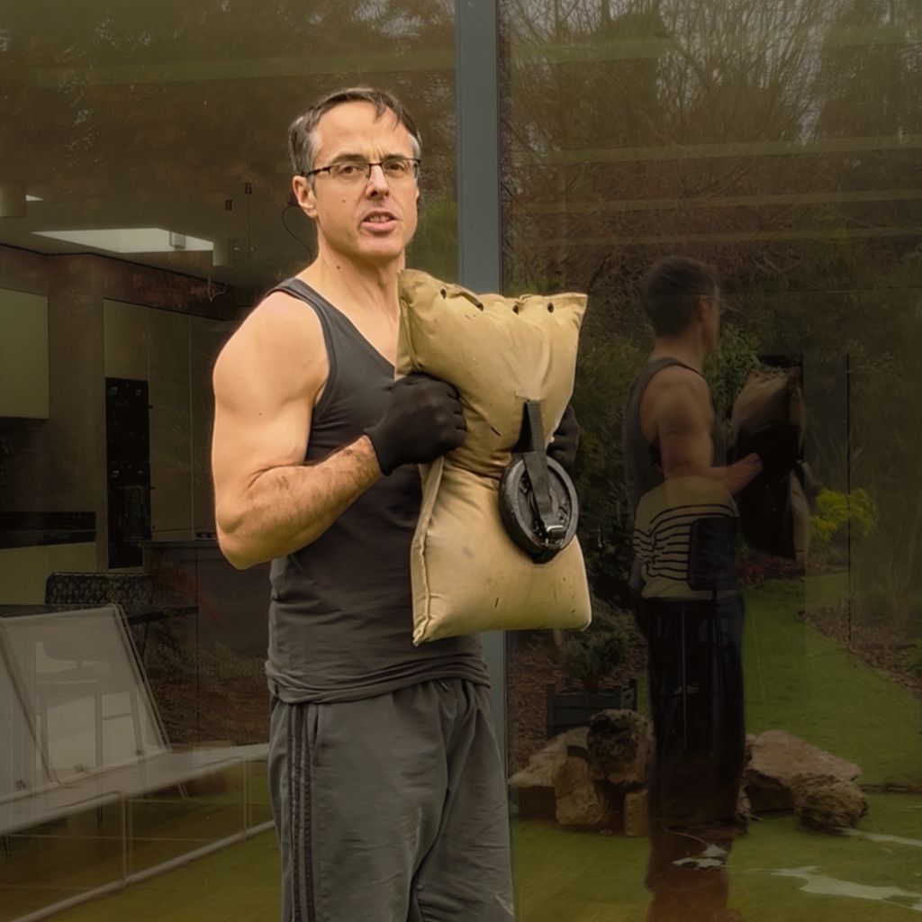 MiniWorkoutDad working out with a Gainsmiths GripSack